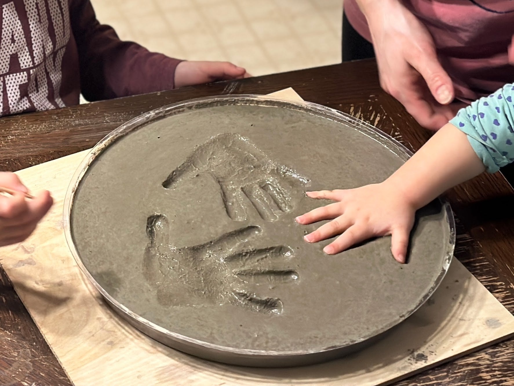 DIY Handprint & Footprint Stepping Stone Kit — Create Personalized Keepsakes & Garden Decor💋