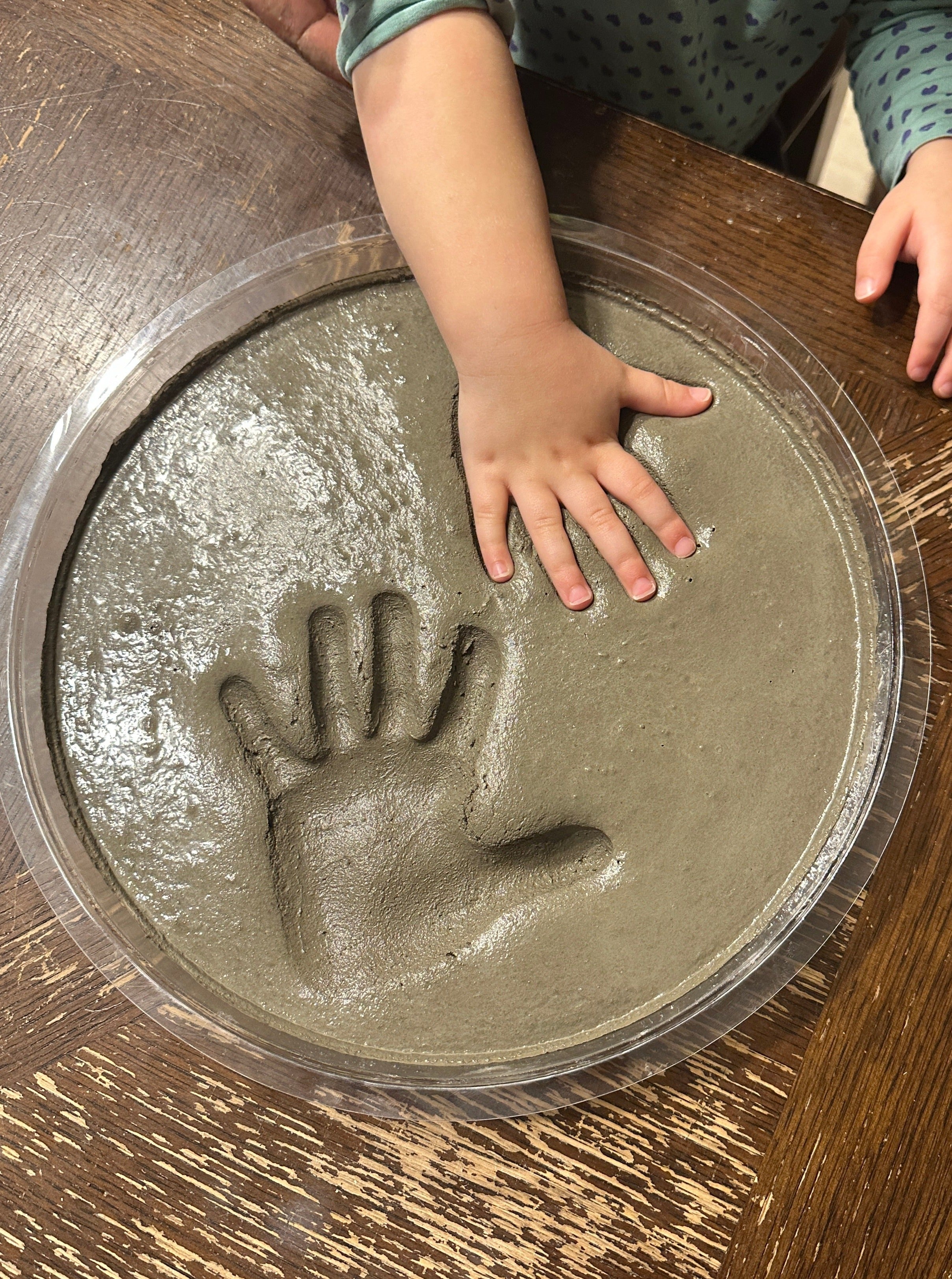 DIY Handprint & Footprint Stepping Stone Kit — Create Personalized Keepsakes & Garden Decor💋