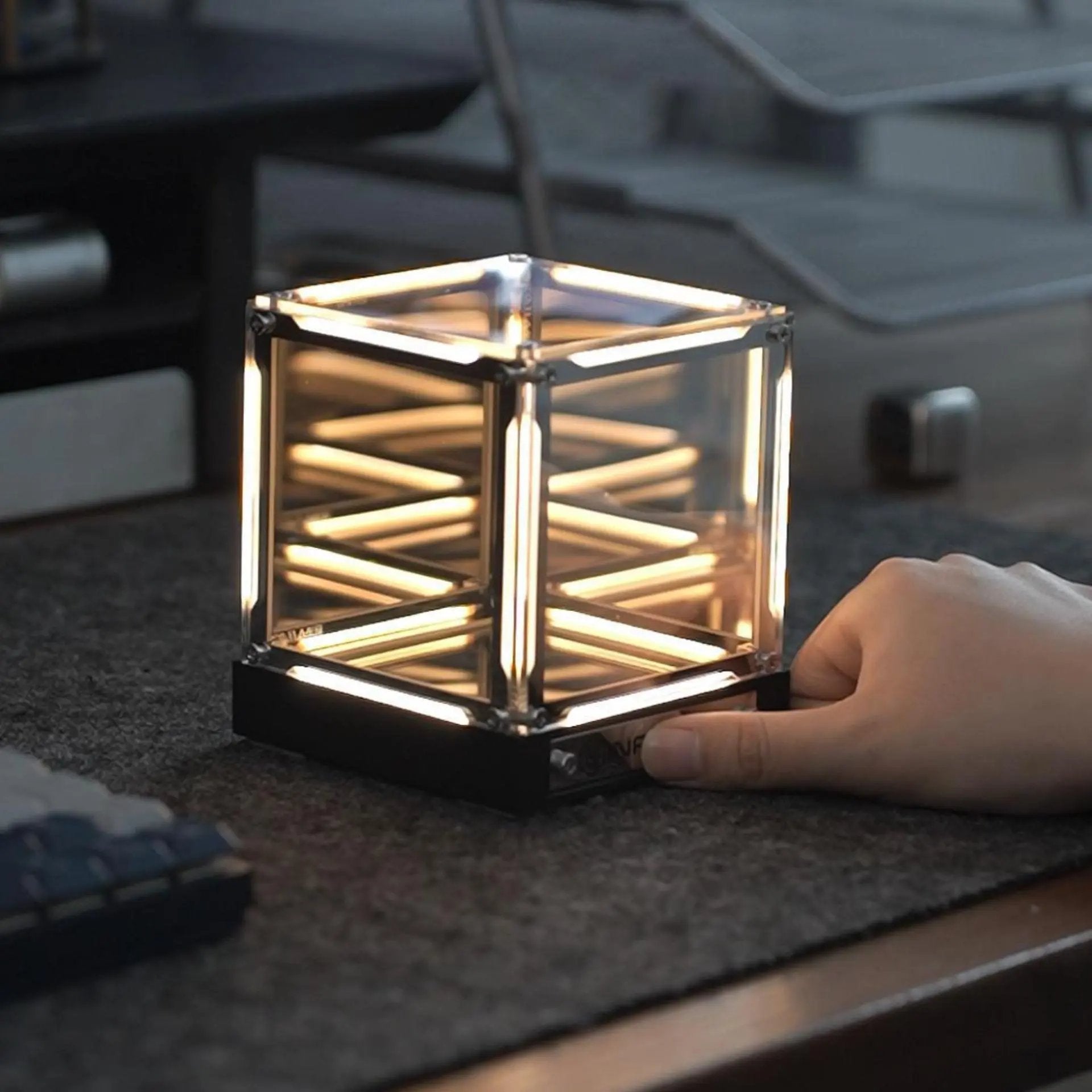 4D RGB Infinity Mirror Cube Light - Wireless Rechargeable Abyss Lamp💋